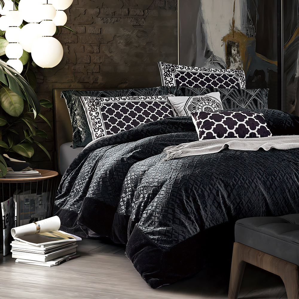 Chic Black and White 7-Piece Velvet Bedding Set with Decorative Pillows and Textured Design