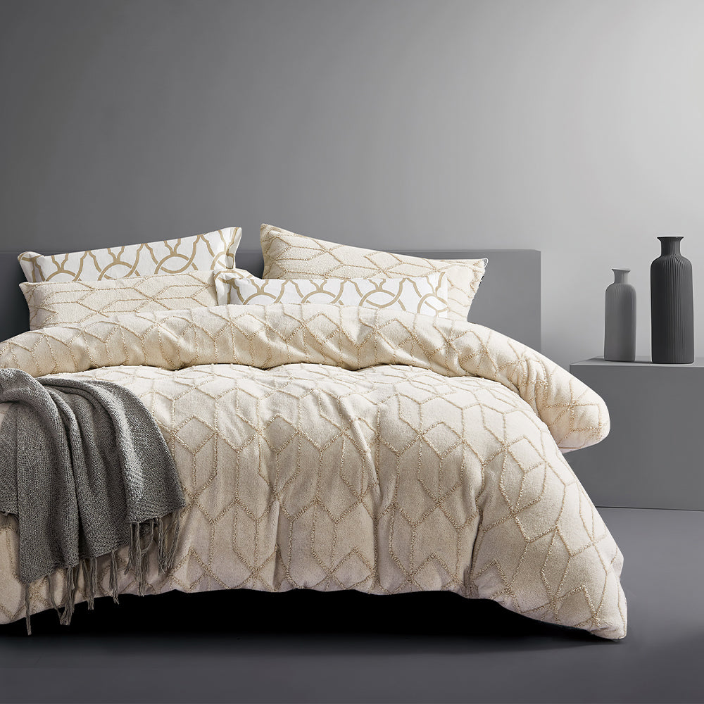 Elegant Beige Geometric Bedding Set – Luxurious Comfort with Modern Design