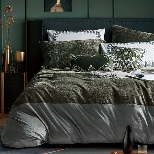 Green Comforter Set with Decorative Pillows