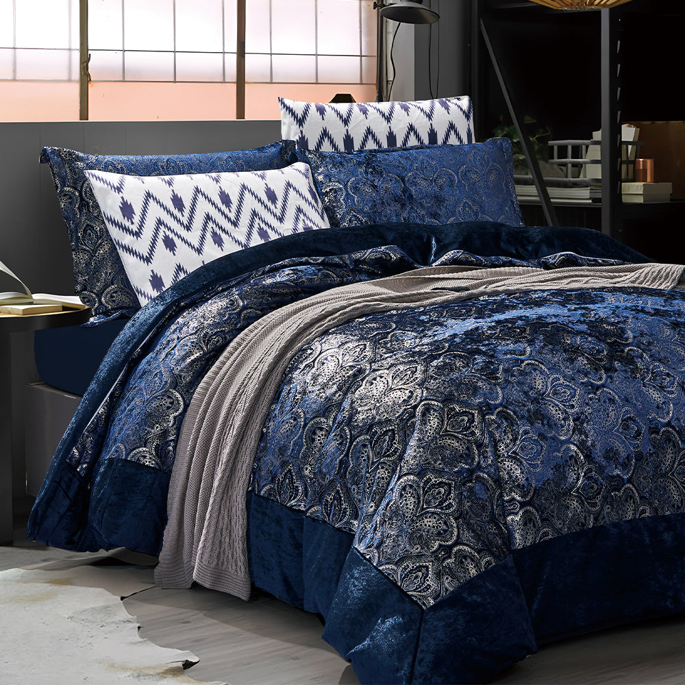Blue Comforter Set with Decorative Pillows