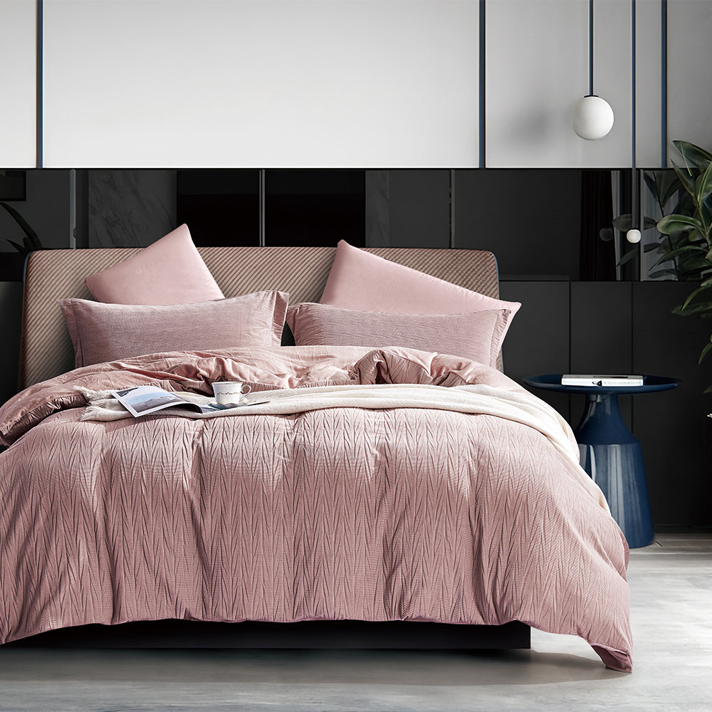 Elegant Rose Pink 7-Piece Bedding Set with Pillowcases and Cushions, Perfect Bedroom Decor for Comfort